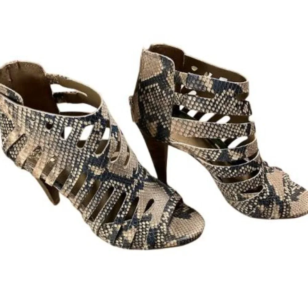 Vince Camuto High Heel Back Zip Peep Toe Snakeskin Shoes Booties Size 6.5 EUC